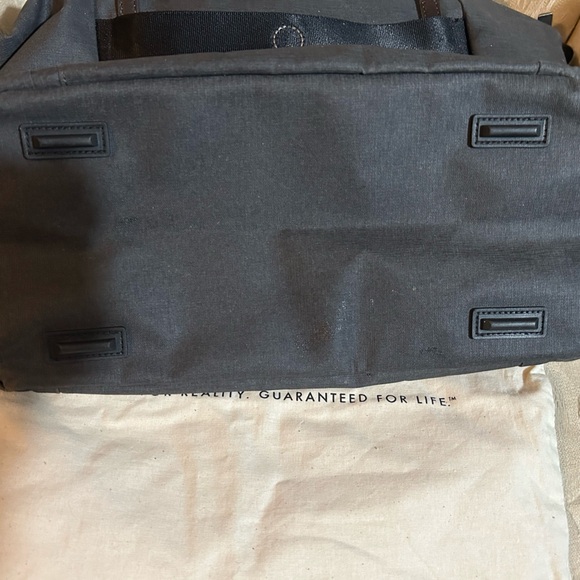 Briggs and Riley travel bag in excellent condition. Lifetime replacement. - Picture 3 of 8